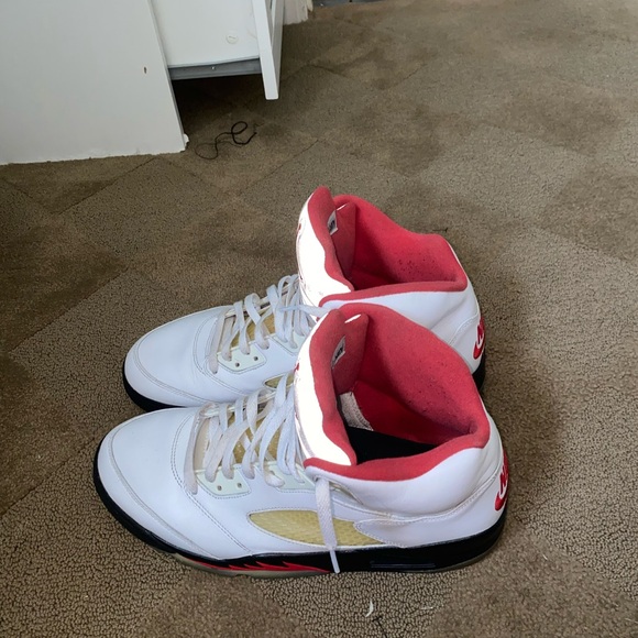 JORDAN 5 RETRO FIRE RED SILVER TONGUE - Picture 2 of 2